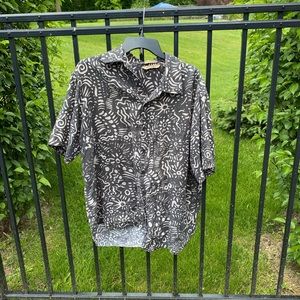 Vintage button up tshirt
